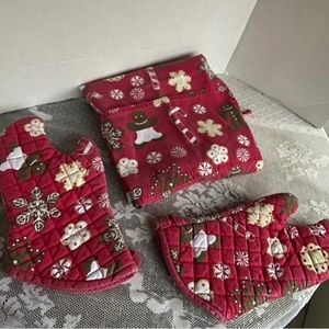 Christmas Kitchen Apron and Oven Mitts